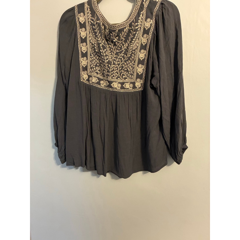 0124 NWT in bloom blue shirt with embroidery around the neck and shoulders. - Picture 4 of 10